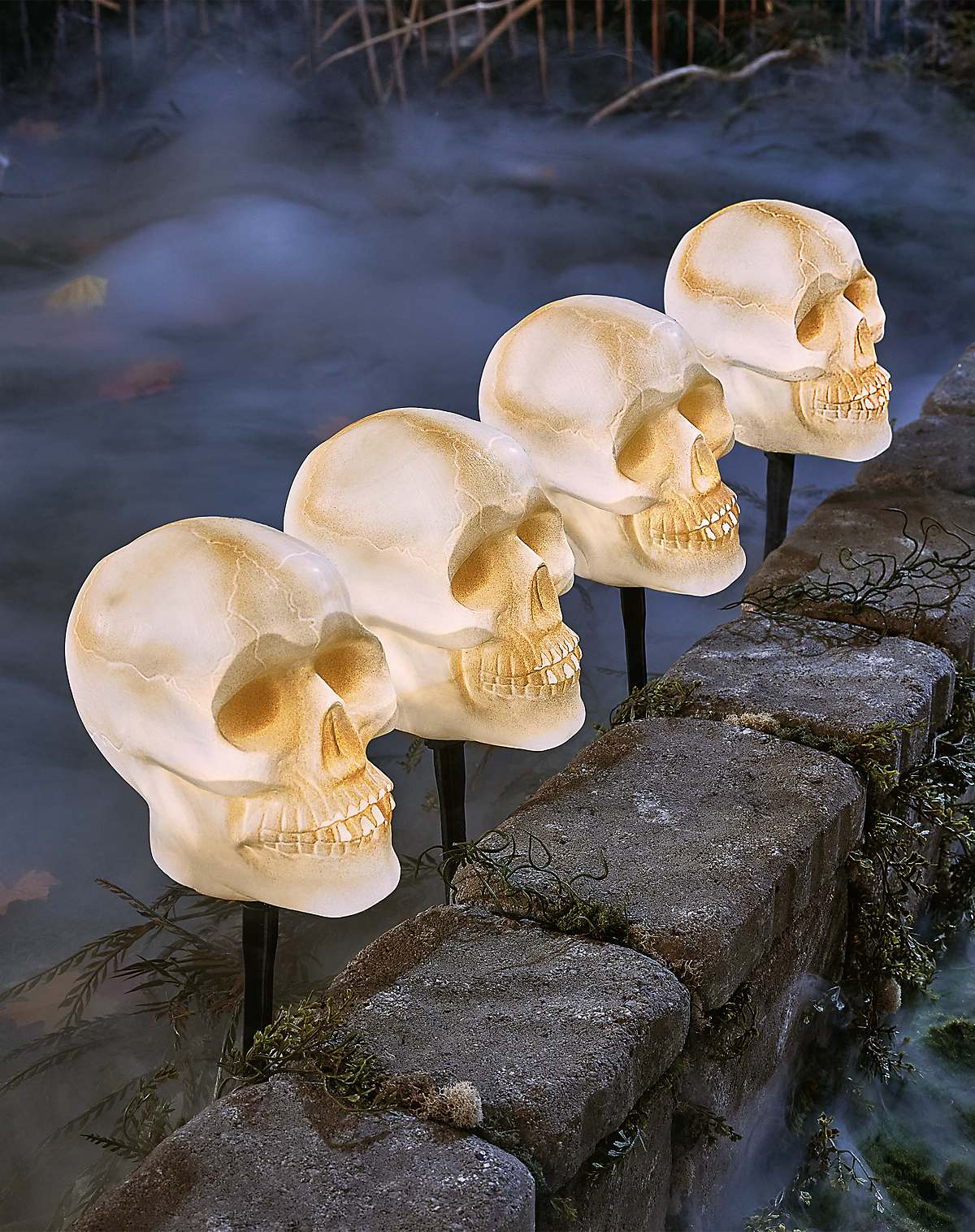 7.5 Inch LED Strobing Skull Head Lawnstakes