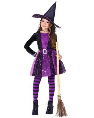 Child deals witch costume