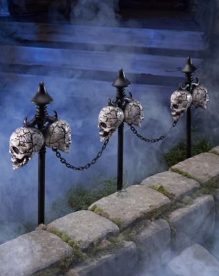 01547389 - Skull Lawn Stakes