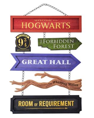 Welcome to Hogwarts Direction Sign - Harry Potter - Spirithalloween.com