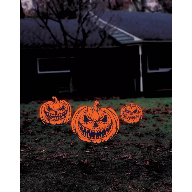 Scary Pumpkin Signs Lawn Decor Set - 3 Pack at Spirit Halloween
