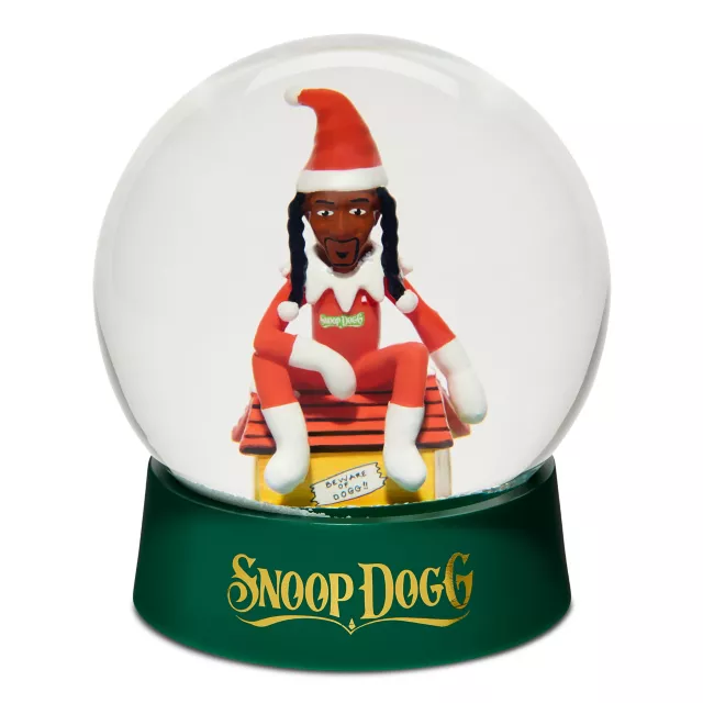 Snoop on the Stoop Snow Globe - Spirithalloween.com