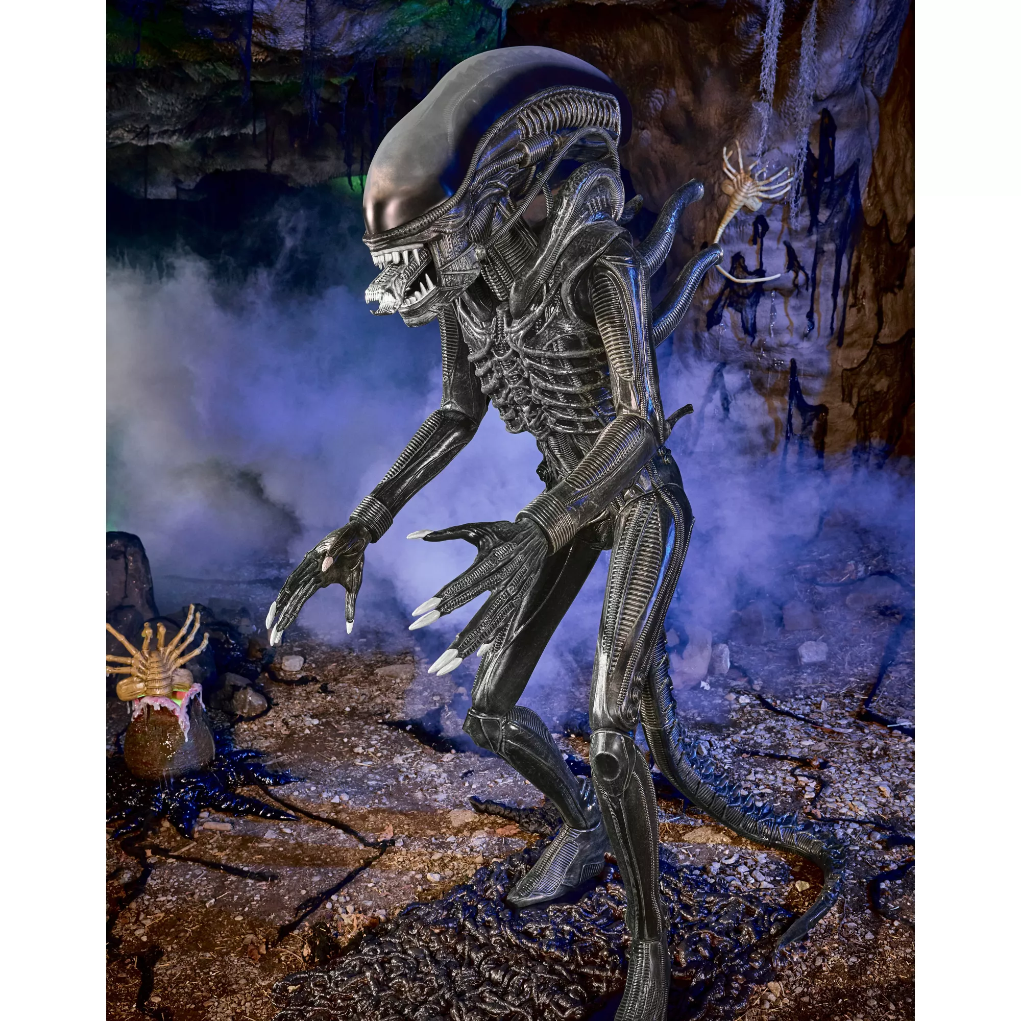 6 Ft 8 In Alien Xenomorph Animatronic at Spirit Halloween