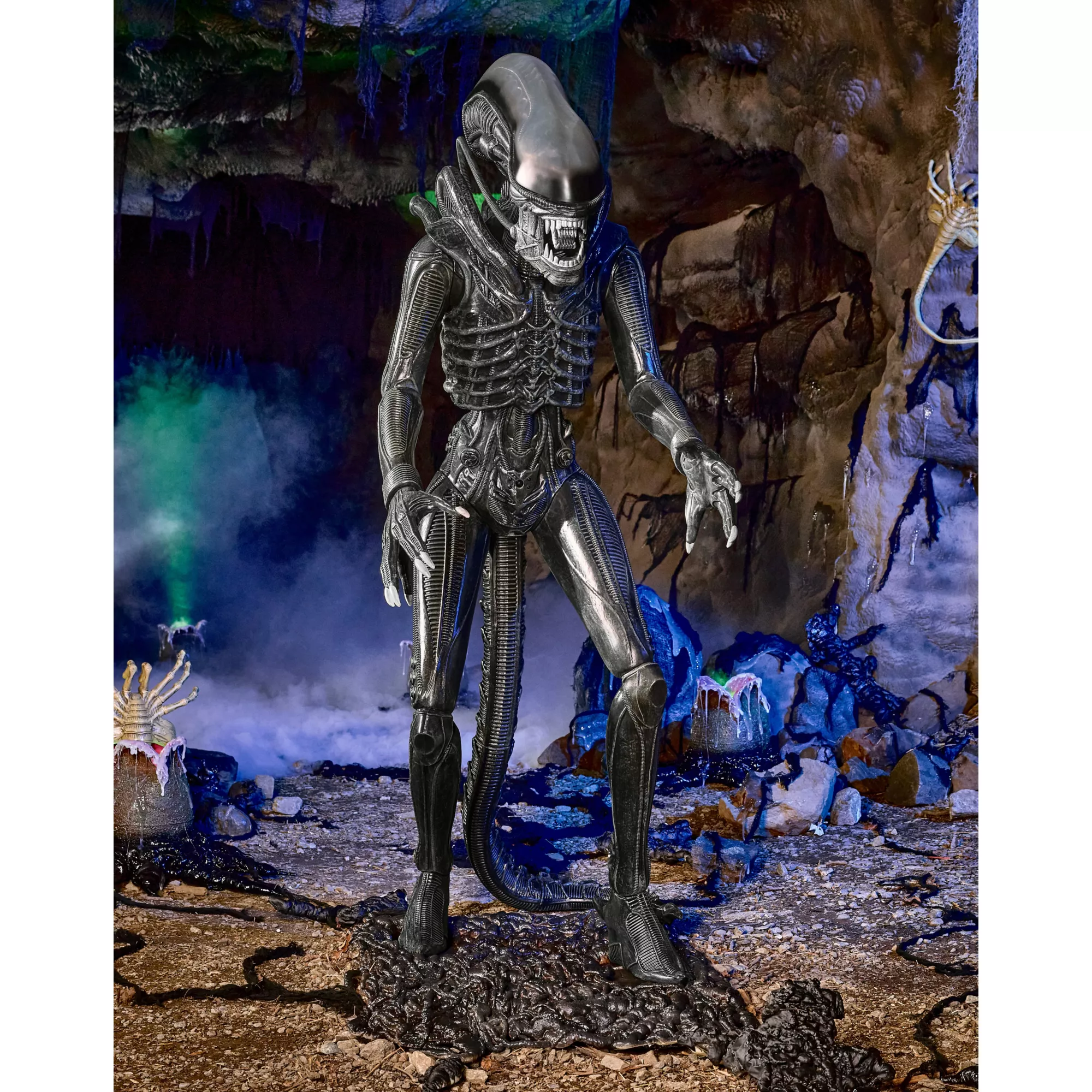6 Ft 8 In Alien Xenomorph Animatronic at Spirit Halloween