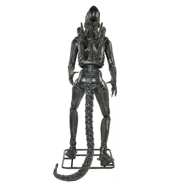 6 Ft 8 In Alien Xenomorph Animatronic at Spirit Halloween