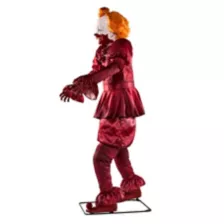 6 Ft 10 In Pennywise Animatronic – IT: Welcome to Derry at Spirit Halloween