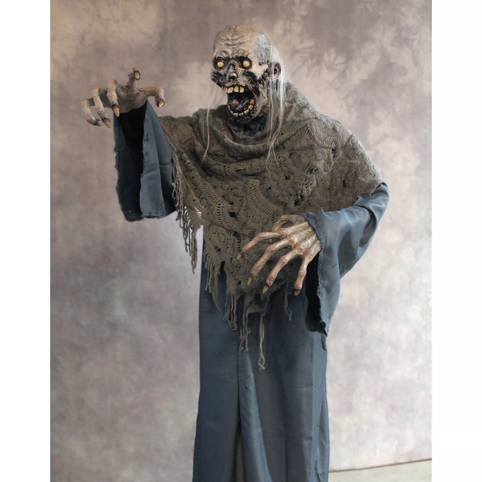 6 Ft 6 In Creeper Animatronic - Beastcraft at Spirit Halloween