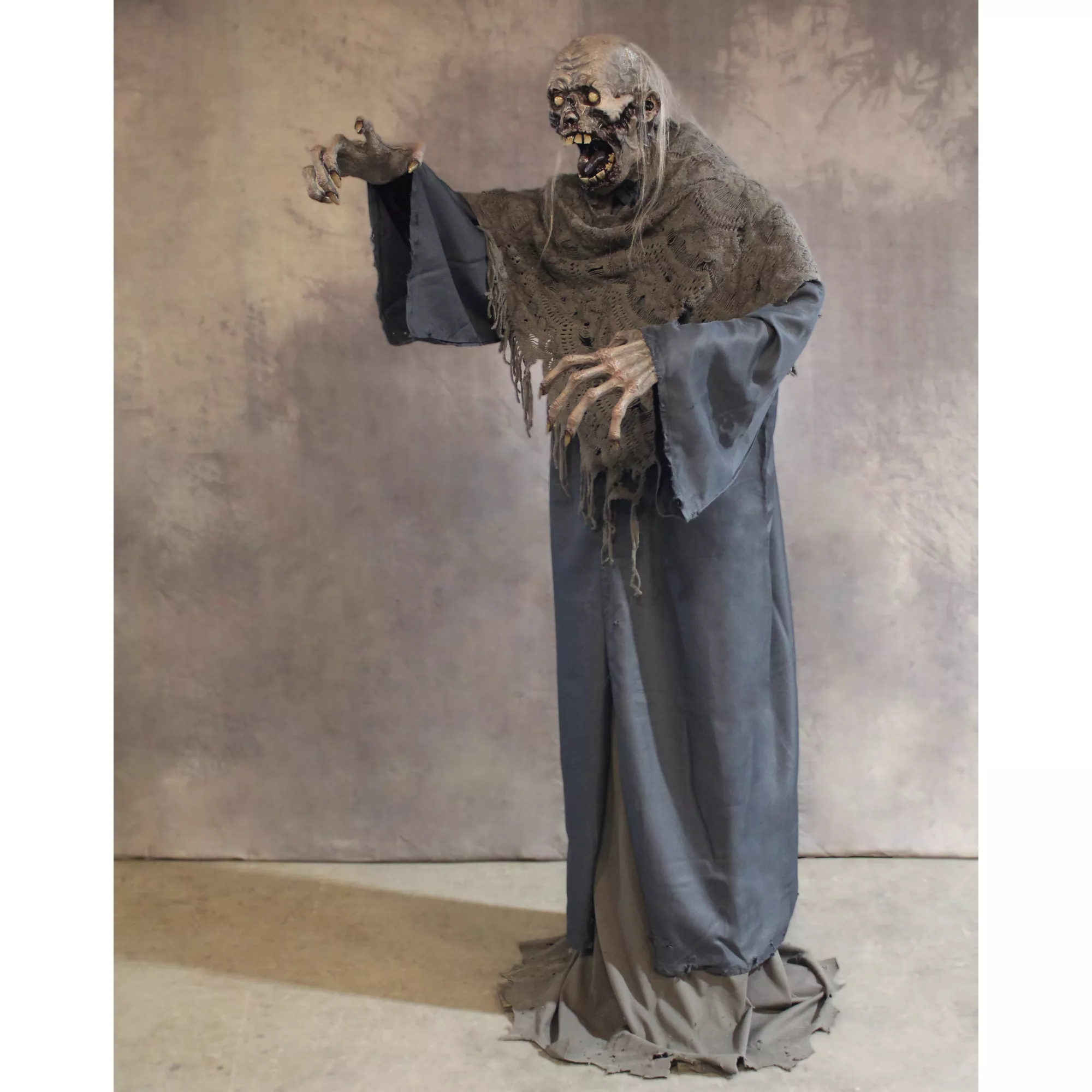 6 Ft 6 In Creeper Animatronic - Beastcraft at Spirit Halloween