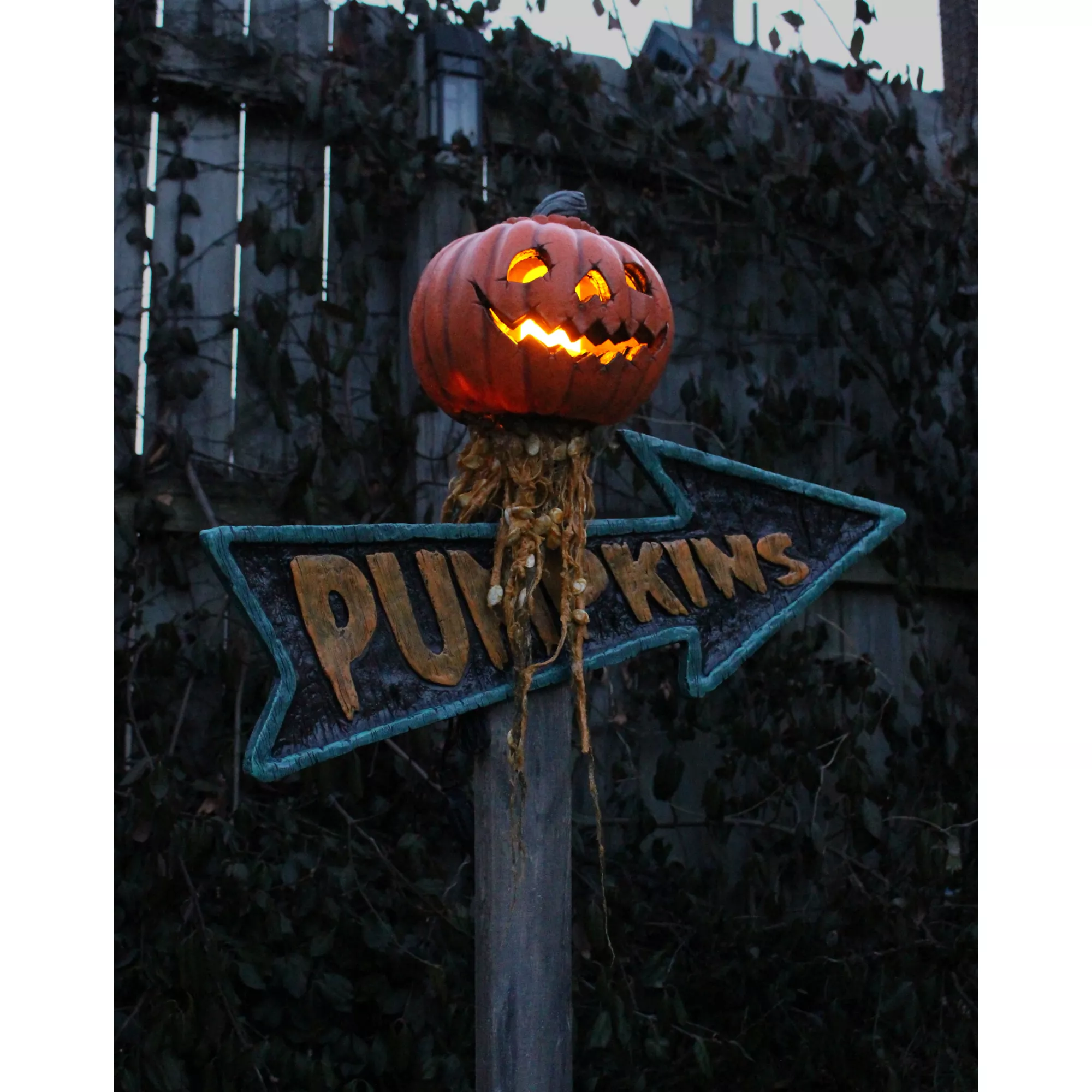 Light-Up Pumpkin Sign - Beastcraft at Spirit Halloween