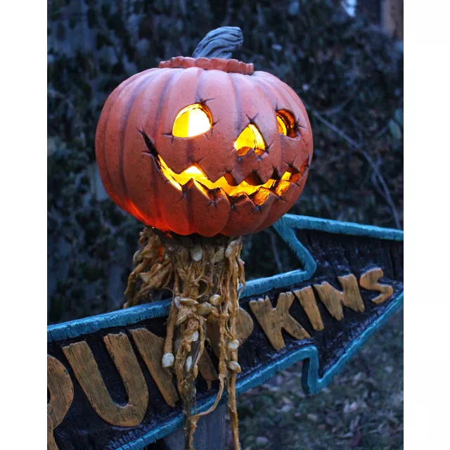 Light-Up Pumpkin Sign - Beastcraft at Spirit Halloween