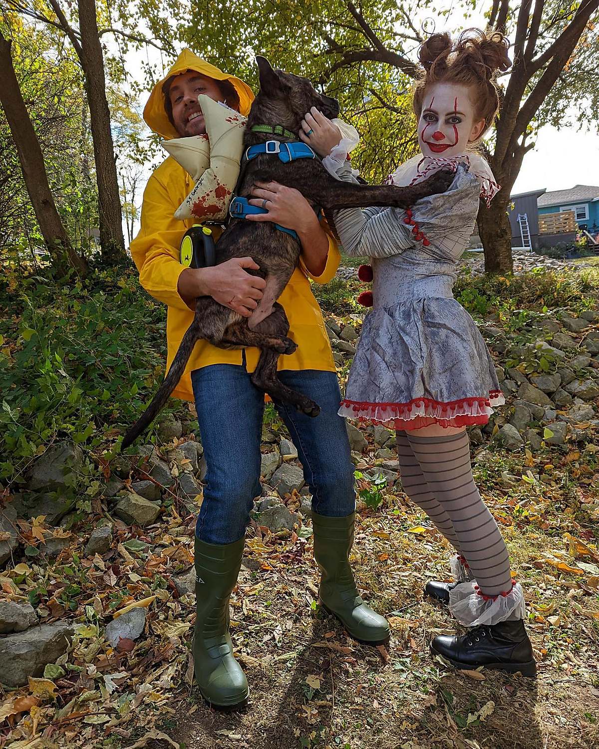 Couple dressed as Pennywise with dog